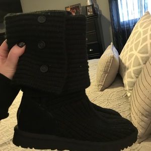 Black sweater uggs